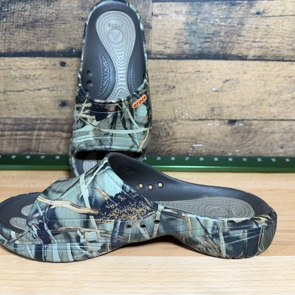 NEW- CROCS Men's Green Camouflage Sandals m9 w11 unisex